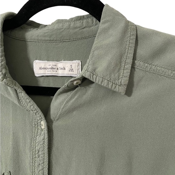 Abercrombie and Fitch Small Button-down Crop - Picture 4 of 8